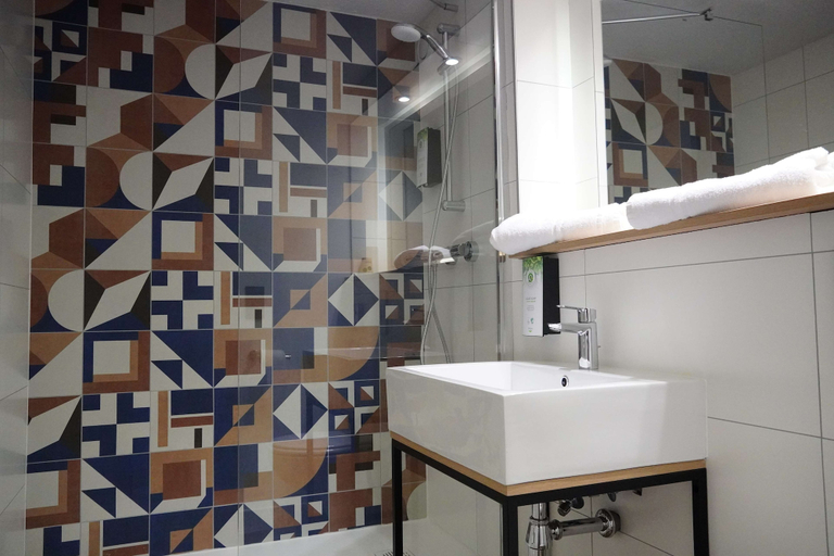 Bathroom 4, Campanile Mulhouse - Illzach Ile Napoleon, Haut-Rhin