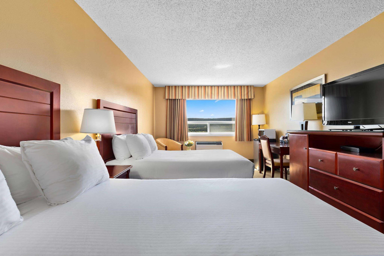 Bedroom 3, Coast Fraser Inn, Cariboo