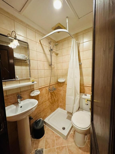 Bathroom, Majd Al Mohagerin Hotel, Makkah