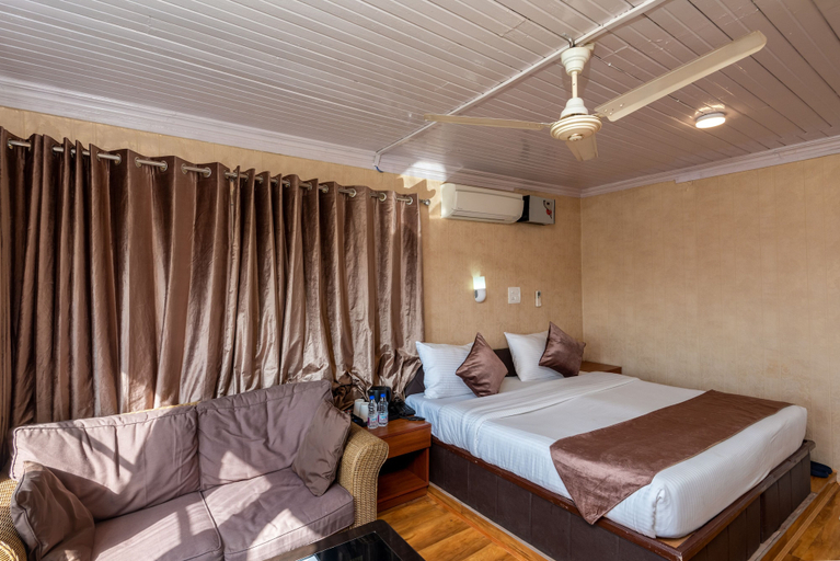 Bedroom 4, Hotel Grand Boulevard, Srinagar