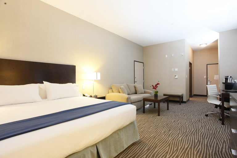 Bedroom 4, Holiday Inn Express FORT ST JOHN, Peace River