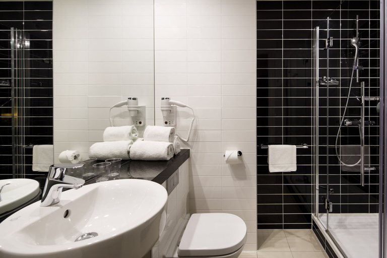 Bathroom 4, Holiday Inn Express AMSTERDAM - ARENA TOWERS by IHG, Amsterdam