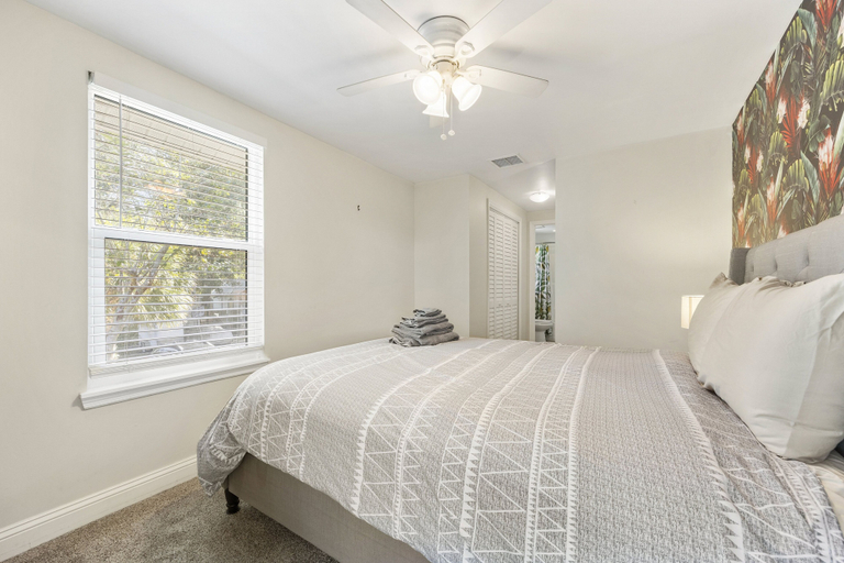 Bedroom 3, Charming Home in Heart of Downtown Pet Friendly!, Saint Johns