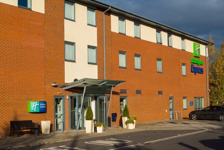Exterior & Views 4, Holiday Inn Express BEDFORD, Central Bedfordshire