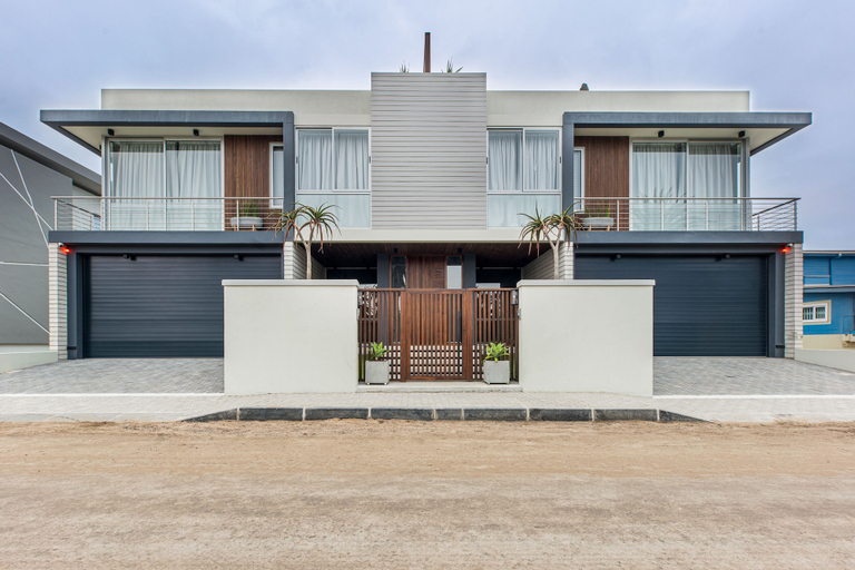 Exterior & Views