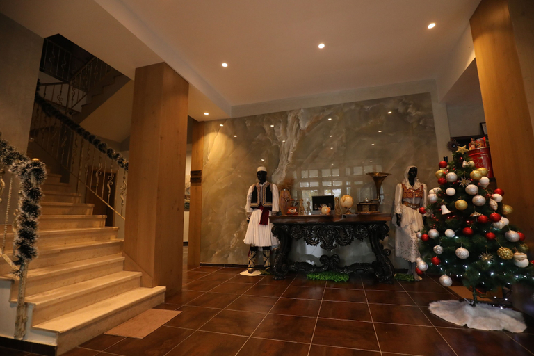Others 5, Hotel 1 Maji, Pogradecit