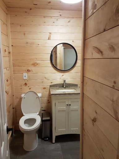 Bathroom, Wildwood Cottages, Peterborough