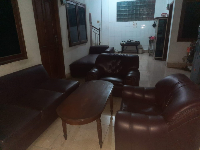 Others 1, OYO Life 93160 Kost Jenny Karawang, Karawang