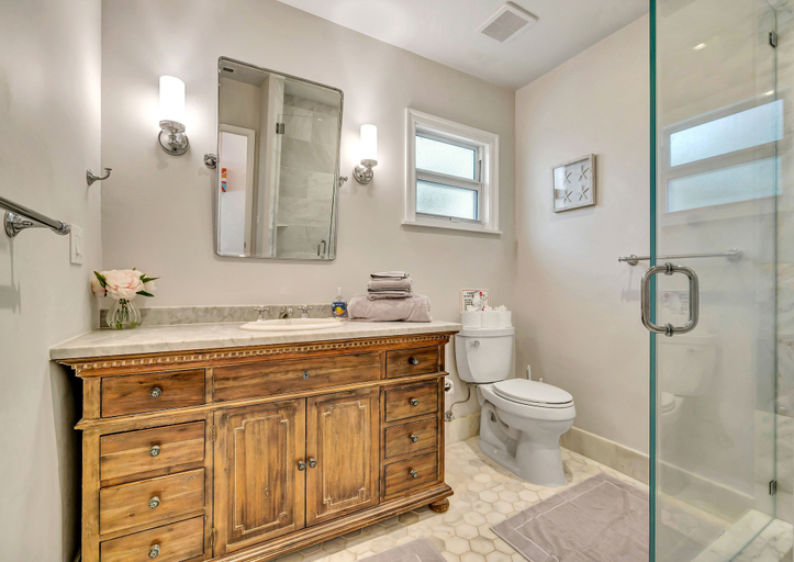 Bathroom 4, Victoria Park Oasis with Heated Pool, Broward