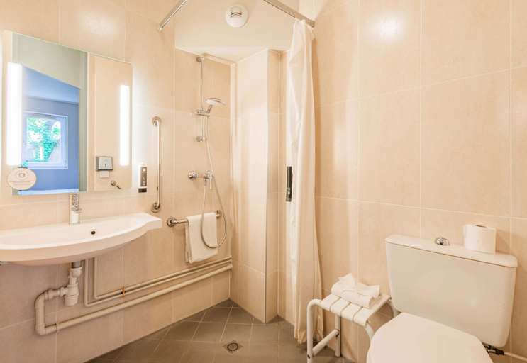 Bathroom 4, B&B HOTEL Mulhouse Ile Napoléon, Haut-Rhin