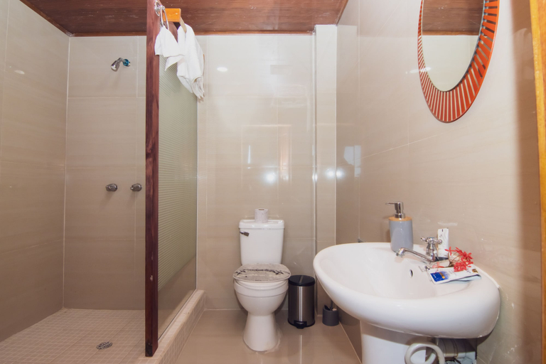 Bathroom 3, Tropical Palace Hotel