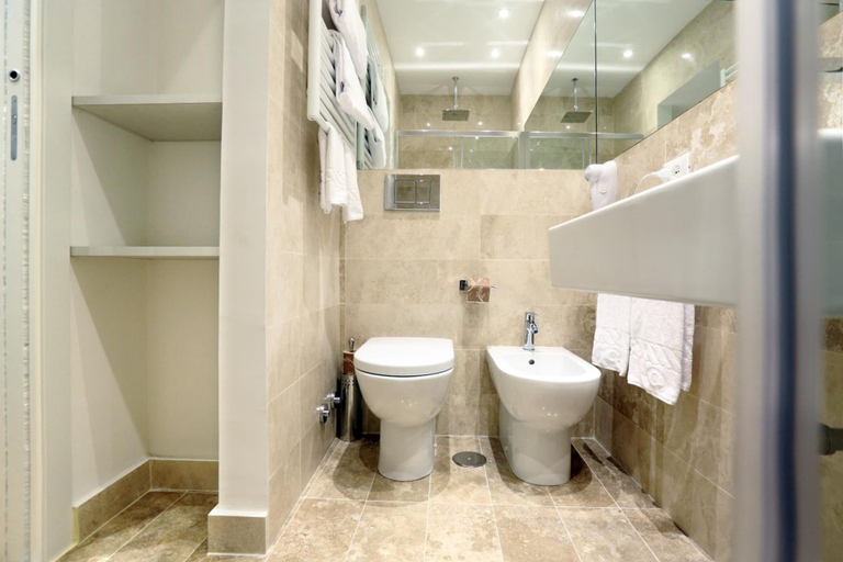 Bathroom 5, Sofia's Suites Guesthouse, Rome