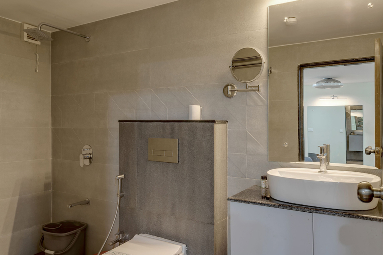 Bathroom 5, La Baga Beach Hotel, North Goa