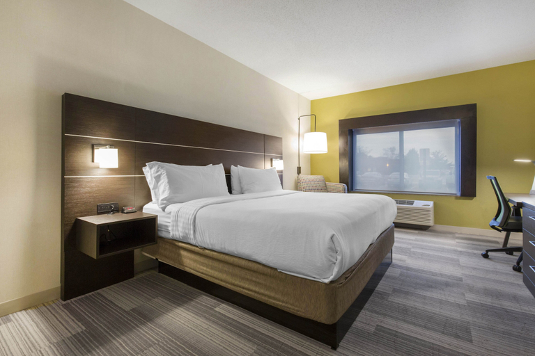 Bedroom 4, Holiday Inn Express & Suites CHICAGO WEST - ST CHARLES by IHG, Kane