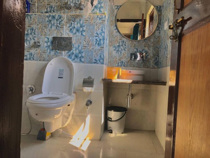 Bathroom 4, Sarwa Cottage, Baramulla