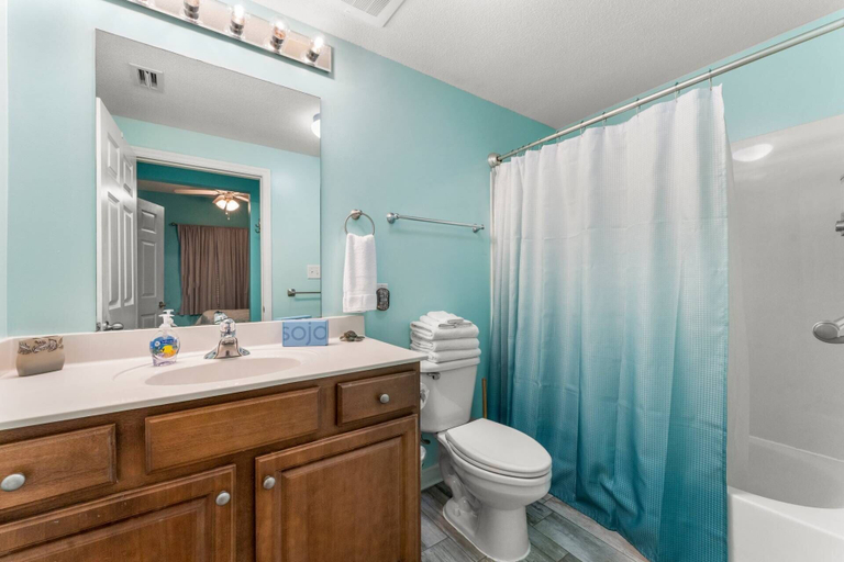 Bathroom 4, Seychelles 2103, Bay