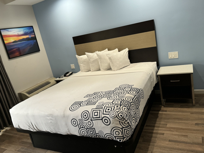 Bedroom 4, Surfside Inn Redondo Beach, Los Angeles