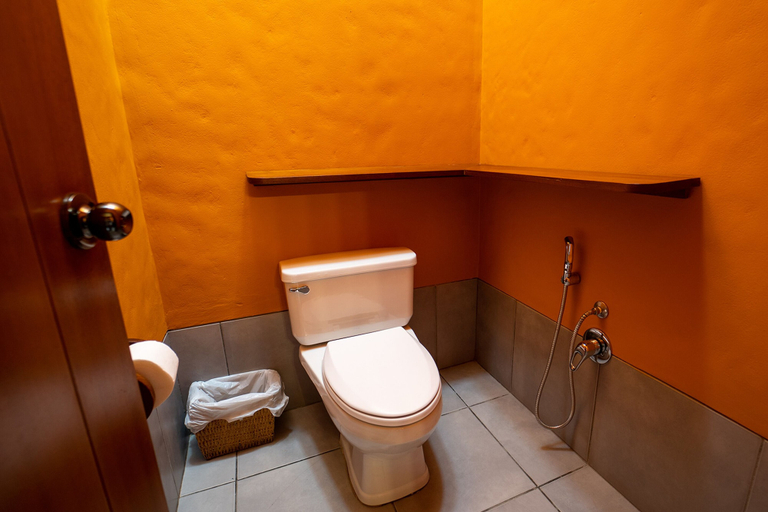 Bathroom 4, Andenes de Azpitia, Cañete