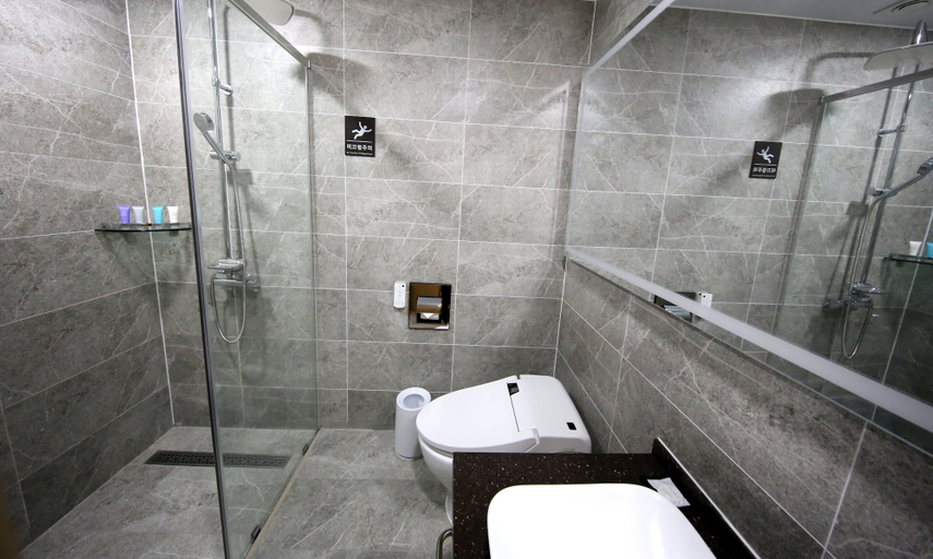 Bathroom 4, Sea Cruise Hotel, Sokcho