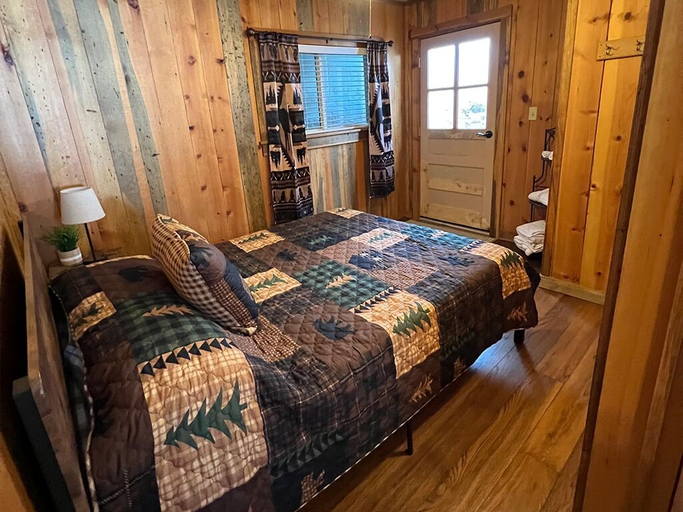 Bedroom, Lakeshore Resort, Fresno