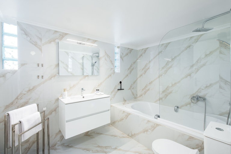 Bathroom, Hosting Moments Alimos Riviera Flat, Attica