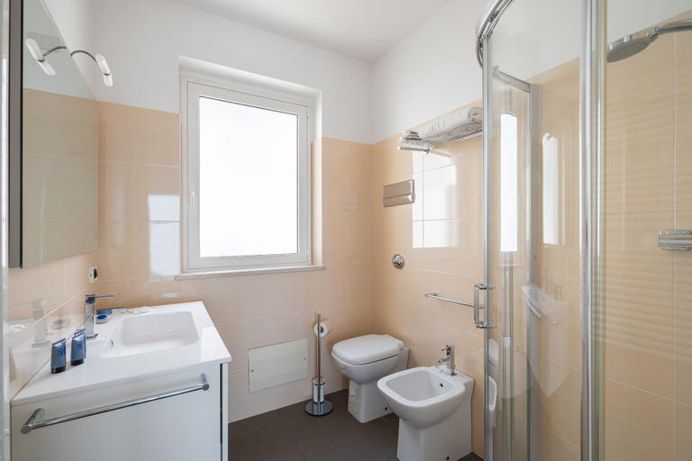 Bathroom 5, Villas d'Orlando - with private pool and sea view, Messina