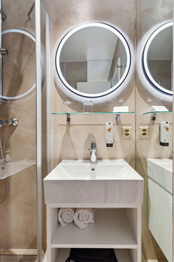 Bathroom 4, Hôtel de la Couronne, Morges