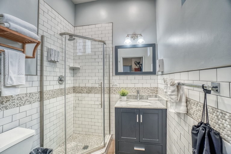Bathroom 5, Ram's Hotel, San Francisco