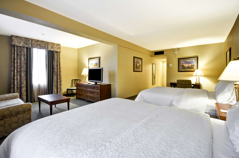 Bedroom 3, Hampton Inn Charleston-Historic District, Charleston
