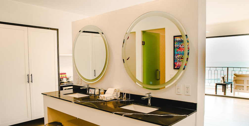 Bathroom 4, La Puesta, Compostela