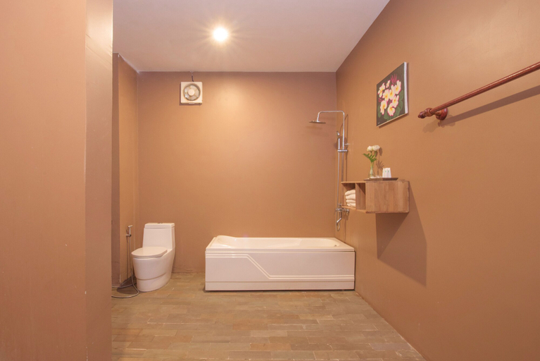 Bathroom 4, Samnak Lounge, Siem Reap
