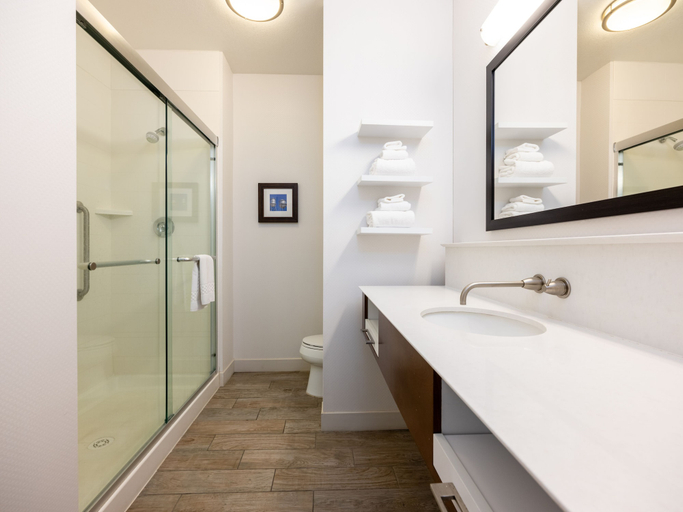 Bathroom 4, Quality Inn - Pratt, Pratt
