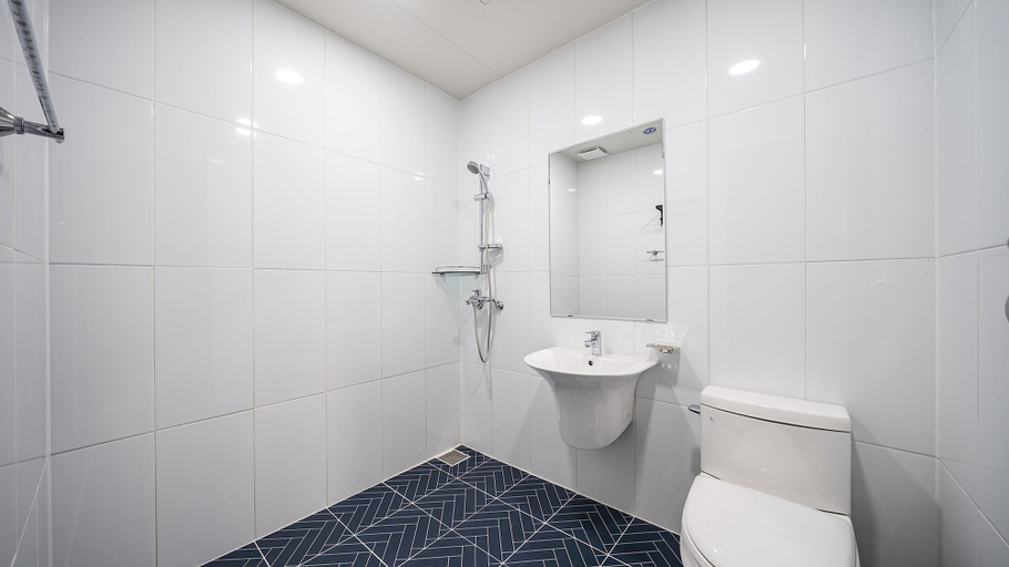 Bathroom 3, Sadam Stay, Goesan