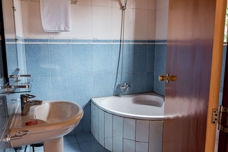 Bathroom 5, Nyumbani Cottages - Downtown, Nyarugenge