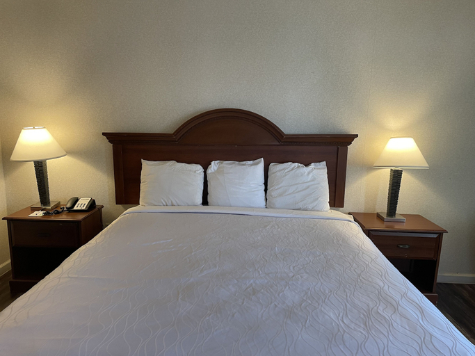 Bedroom 4, Sutter Inn, Sutter