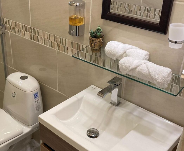 Bathroom 3, Mountain Top Park Hotel, Aguirre