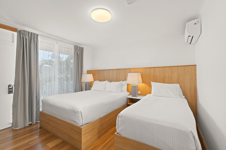 Bedroom 3, Airlie Beach Hotel, Whitsunday