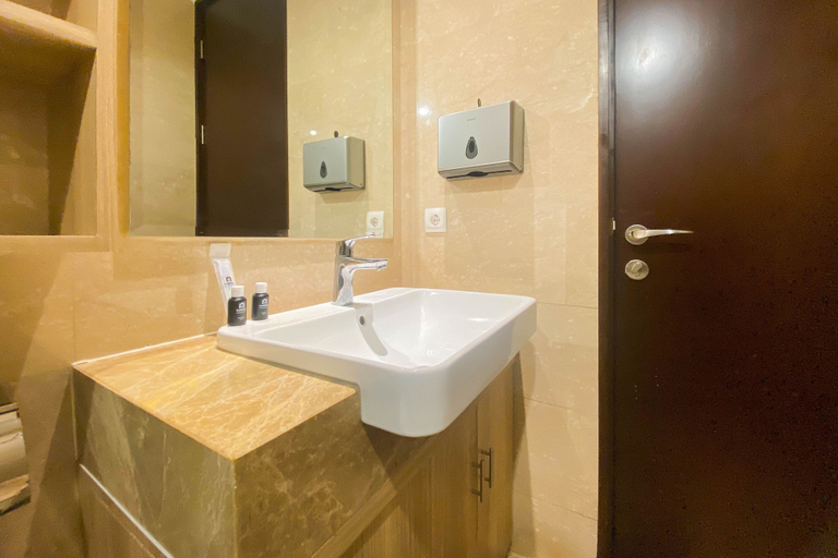Bathroom 3, Nice And Elegant 2Br At Menteng Park Apartment, West Jakarta