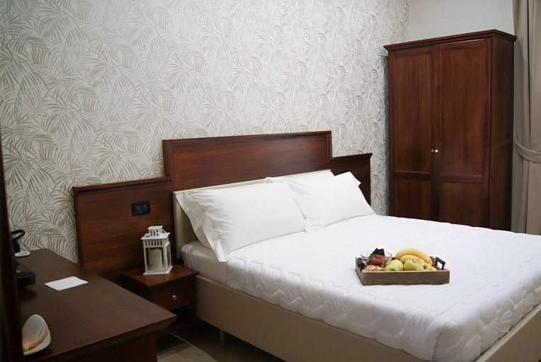 Bedroom 3, Esposizione Boutique, Rome