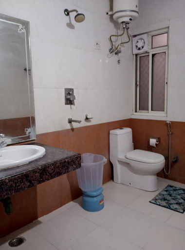 Bathroom 3, Hotel Shyam Palace, Delhi