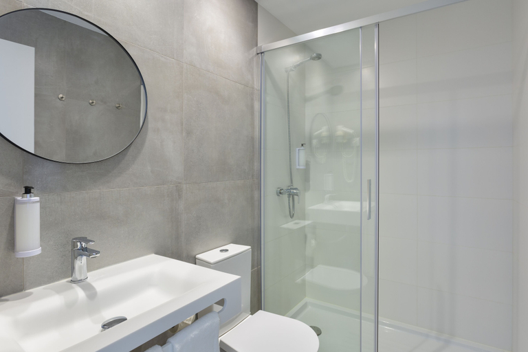 Bathroom 5, Made Inn Faro, Faro