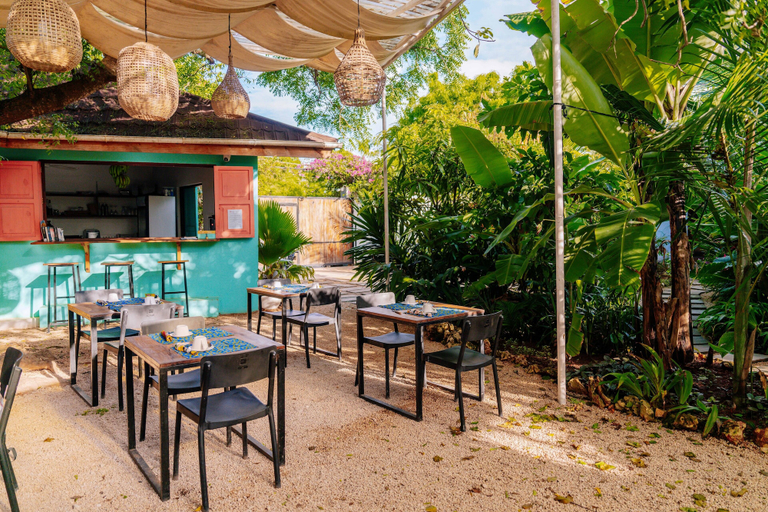 Food & Drinks 5, Gaia Villas, Kaskazini 'A'