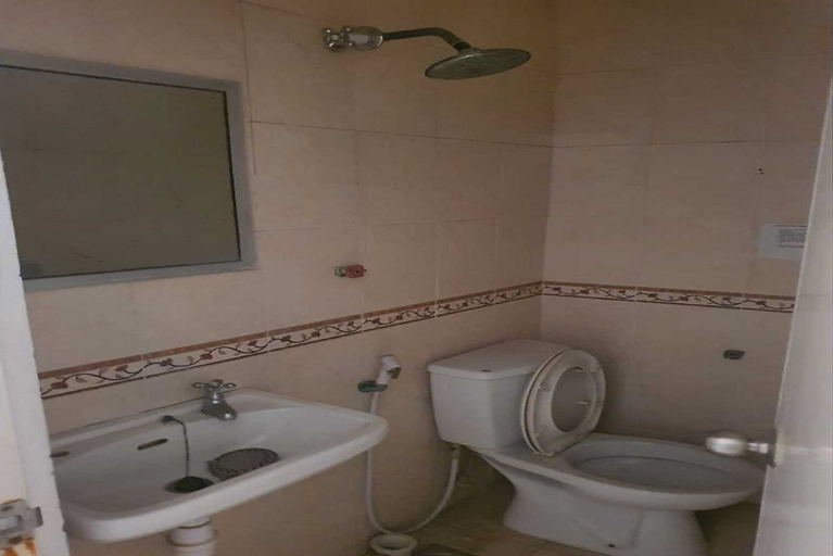 Bathroom 3, Hotel O MUMU HOMESTAYNearCarnival Park Surabaya, Surabaya