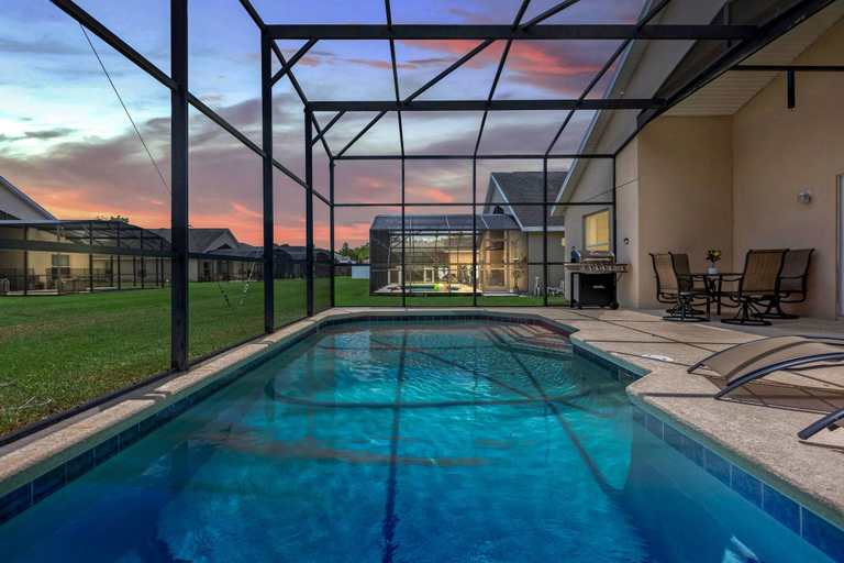 Sport & Beauty 1, Disney Area 4BR Home with Heated Private Pool, Osceola
