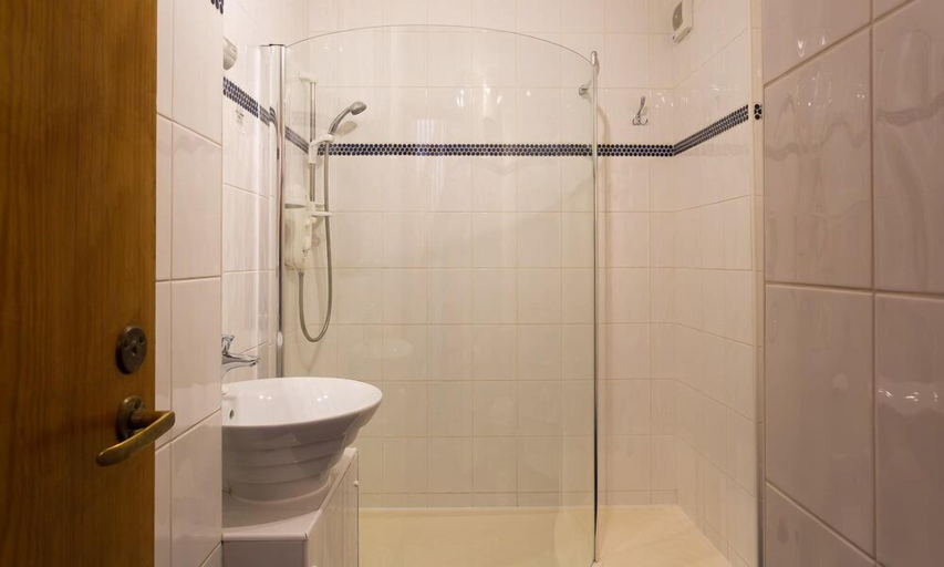 Bathroom 3, Keswick Bridge, Cumbria