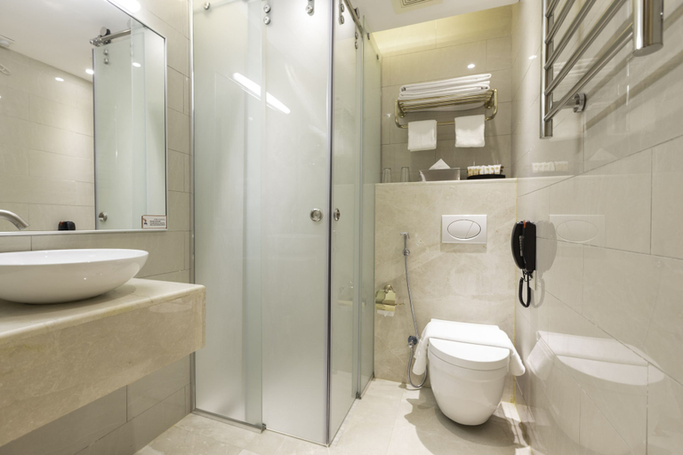 Bathroom 3, Ravilion Hotel, Makkah