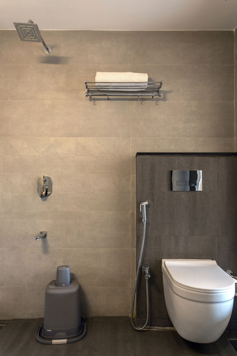 Bathroom 5, La Baga Beach Hotel, North Goa