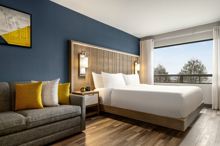 Bedroom 5, Crowne Plaza SAINT JOHN HARBOUR VIEW, Saint John