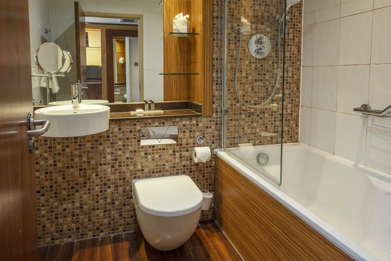 Bathroom 5, Ashford International Hotel & Spa, Kent