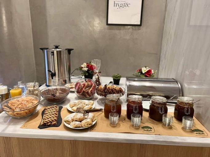 Food & Drinks
